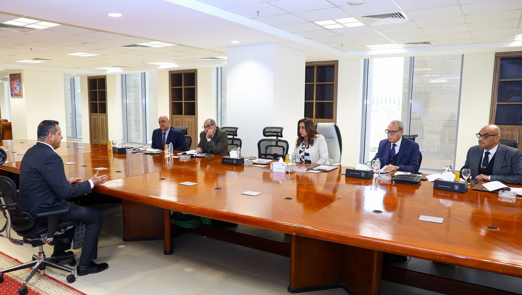 وزيرة التنمية المحلية تلتقي المتقدمين للوظائف
