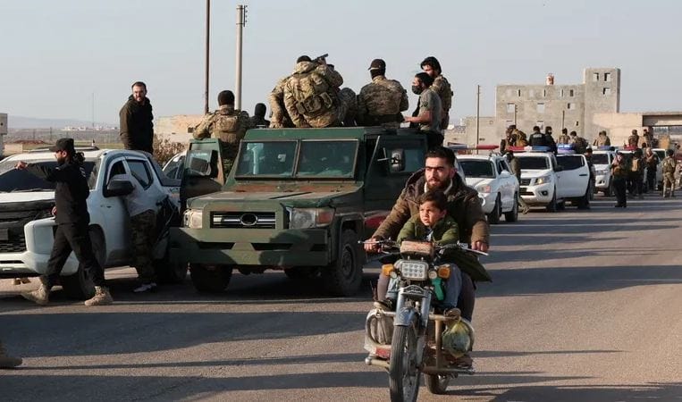 السلطات السورية تدفع بتعزيزات أمنية في محافظات الساحل للسيطرة على الأوضاع