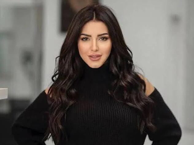 الفنانة إيناس النجار