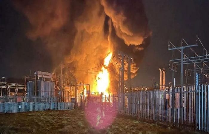 حريق بجوار مطار هيثرو الدولي في لندن