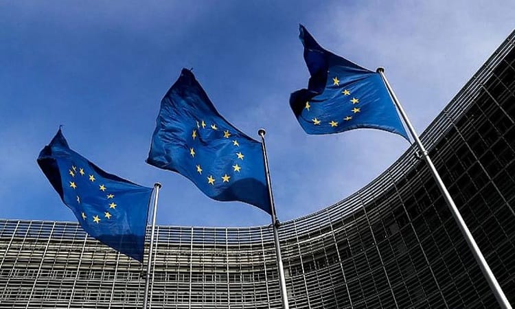 الاتحاد الأوروبي يعلق الرسوم الجمركية الانتقامية لمدة 90 يوما.. فرصة للمفاوضات