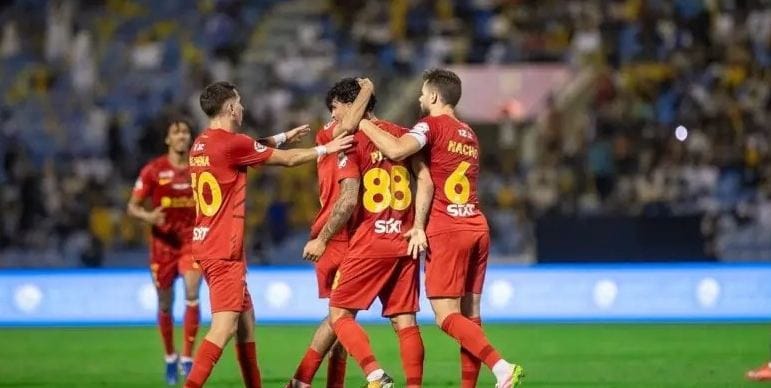 القادسية والوحدة في دوري روشن السعودي