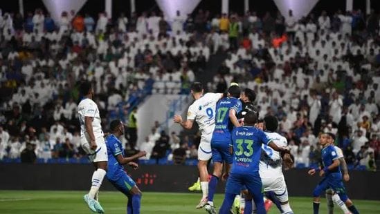 الهلال والفتح في دوري روشن السعودي