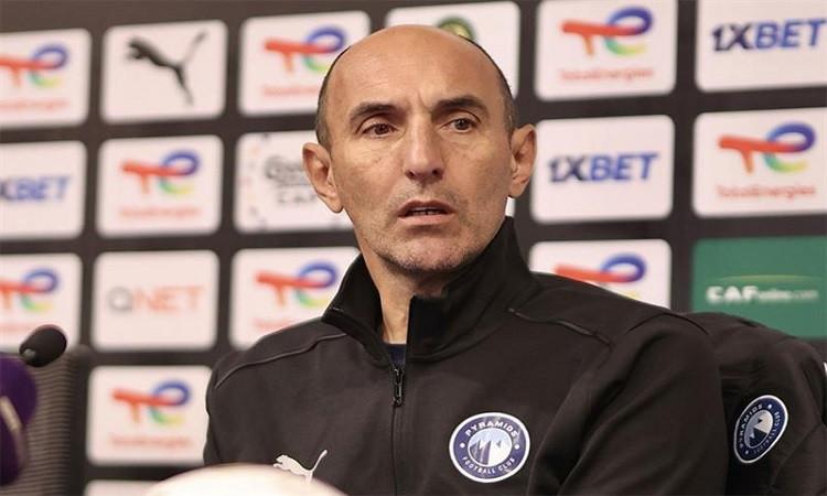 مدرب بيراميدز يشيد بلاعبيه بعد التعادل مع صن داونز في نهائي أبطال أفريقيا