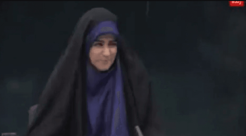 مذيعة كانت تقدم نشرة الأخبار قبل قصف مبنى التلفزيون الإيراني