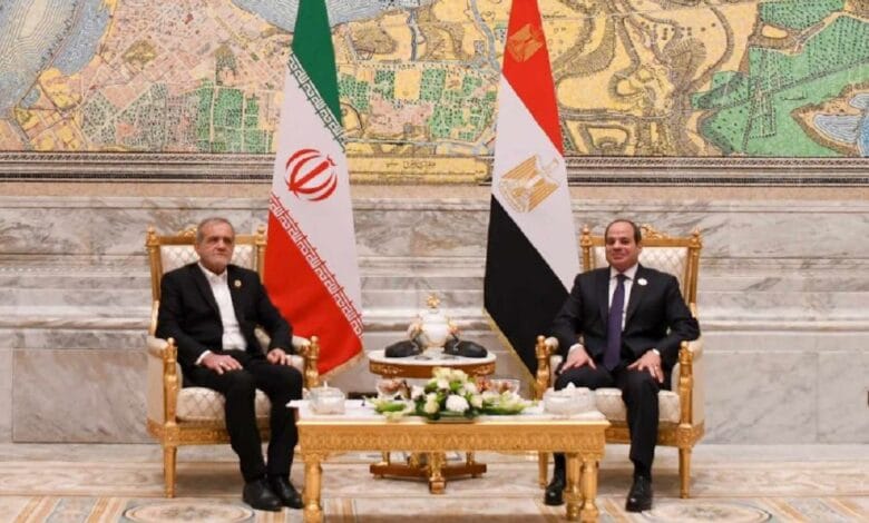 الرئيس السيسي ونظيره الإيراني