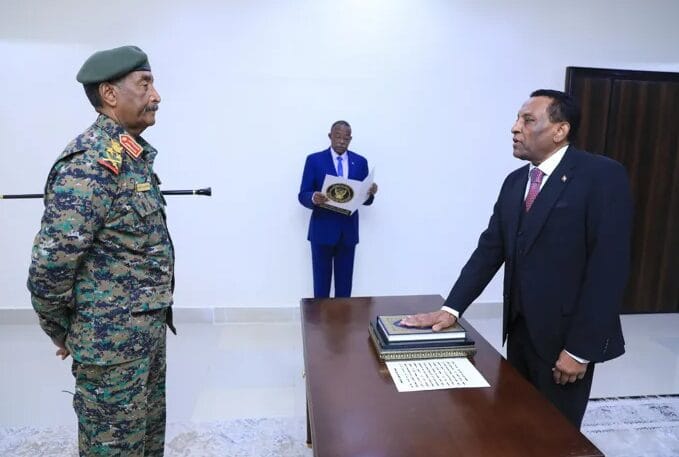 كامل إدريس يؤدي اليمين الدستورية رئيسا لوزراء السودان