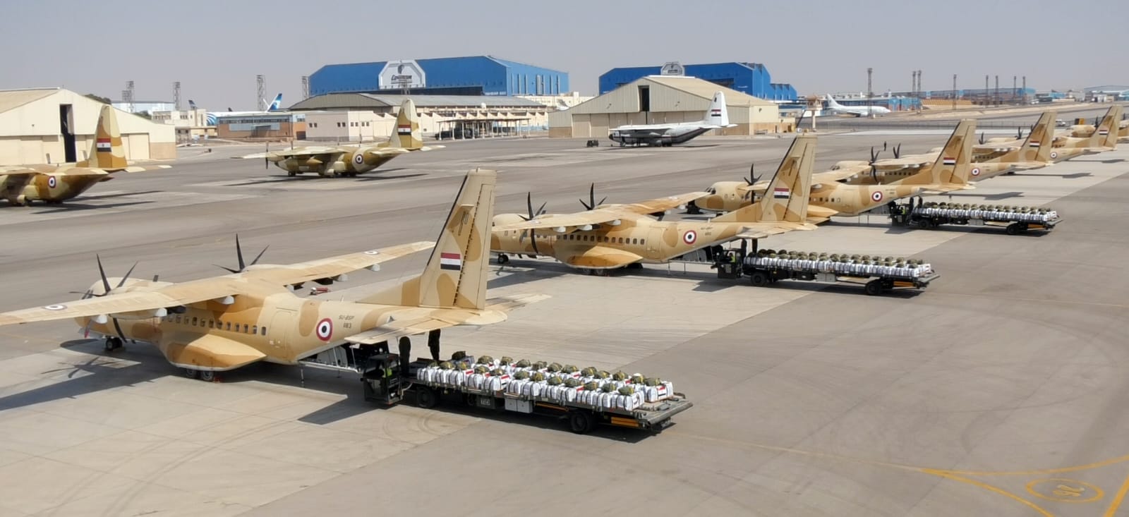 مصر تواصل أعمال الإسقاط الجوي للمساعدات الإنسانية على قطاع غزة