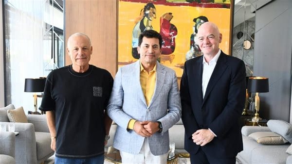 وزير الرياضة ورئيس فيفا في العلمين