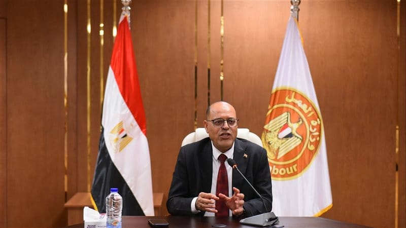 أبرز بنود قانون العمل الجديد عقب بدء تطبيقه.. الفصل التعسفي وحقوق المرأة في المقدمة