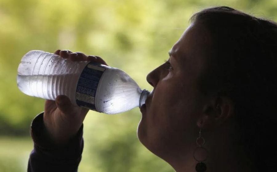 دراسة: شرب كمية كافية من السوائل يساعد على تخفيف التوتر