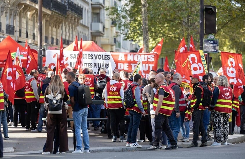مئات الآلاف في فرنسا يشاركون في احتجاجات حاشدة مناهضة للتقشف
