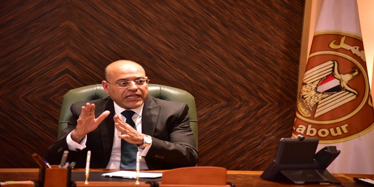 تحرك عاجل من وزير العمل بشأن فيديو “مكتب دسوق” بكفر الشيخ.. ماذا حدث؟