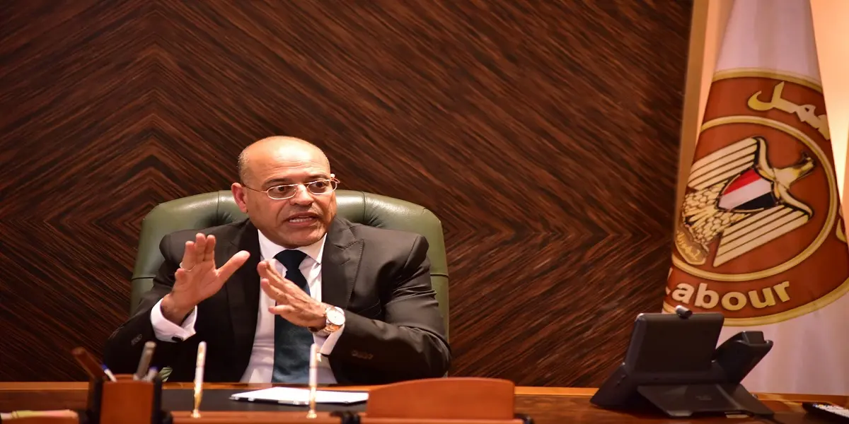 تحرك عاجل من وزير العمل بشأن فيديو “مكتب دسوق” بكفر الشيخ.. ماذا حدث؟
