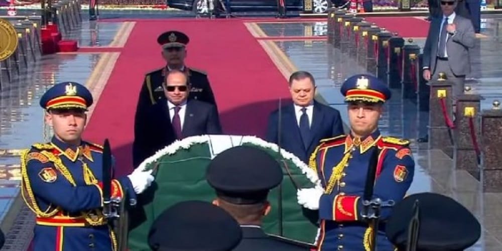 بث مباشر.. الرئيس السيسي يضع إكليلا من الزهور على النصب التذكاري لشهداء الشرطة