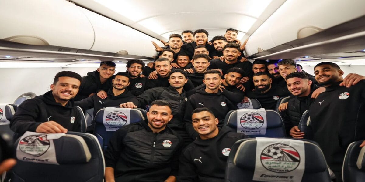 بعثة الفراعنة تعود للقاهرة الليلة بعد خسارة برونزية أمم إفريقيا.. وصلاح ومرموش يطيران لإنجلترا