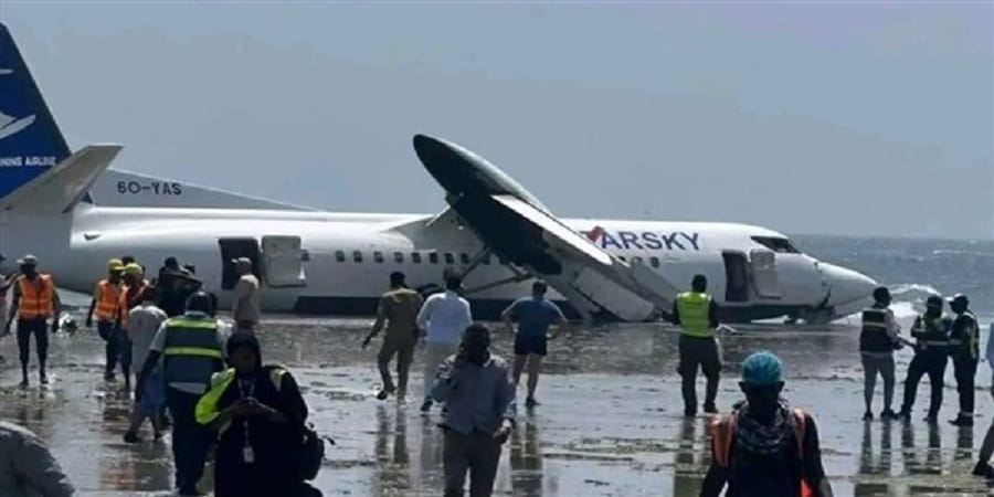 سقوط طائرة صومالية