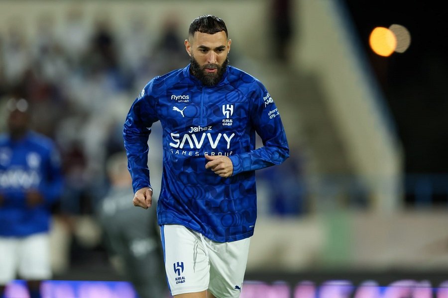 أزمة كريم بنزيما مع إنزاجي تهز الهلال السعودي.. ماذا حدث في غرفة الملابس؟