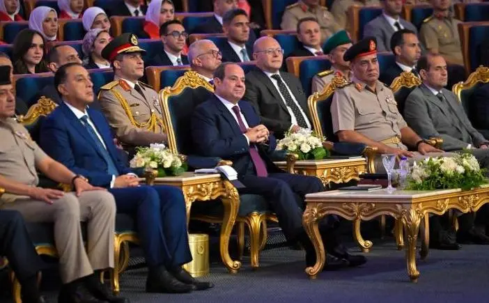 الرئيس السيسي يوجه بحماية الأطفال من السوشيال ميديا.. ويؤكد: إصلاح مؤسسات الدولة يحتاج سنوات