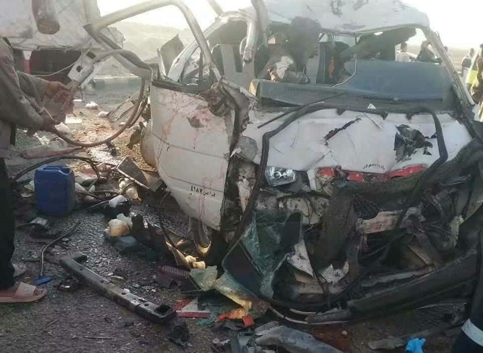 حادث الطريق الأوسطي.. مصرع 10 أشخاص وإصابة 19 آخرين في تصادم ميكروباص و«نقل ثقيل»